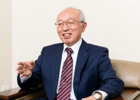 写真:代表取締役社長 小島甚昭
